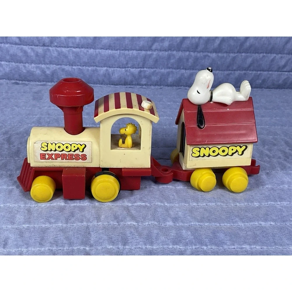Snoopy 1965 Dog House Race Car & Engineer Snoopy 1958 Aviva Vintage Toys